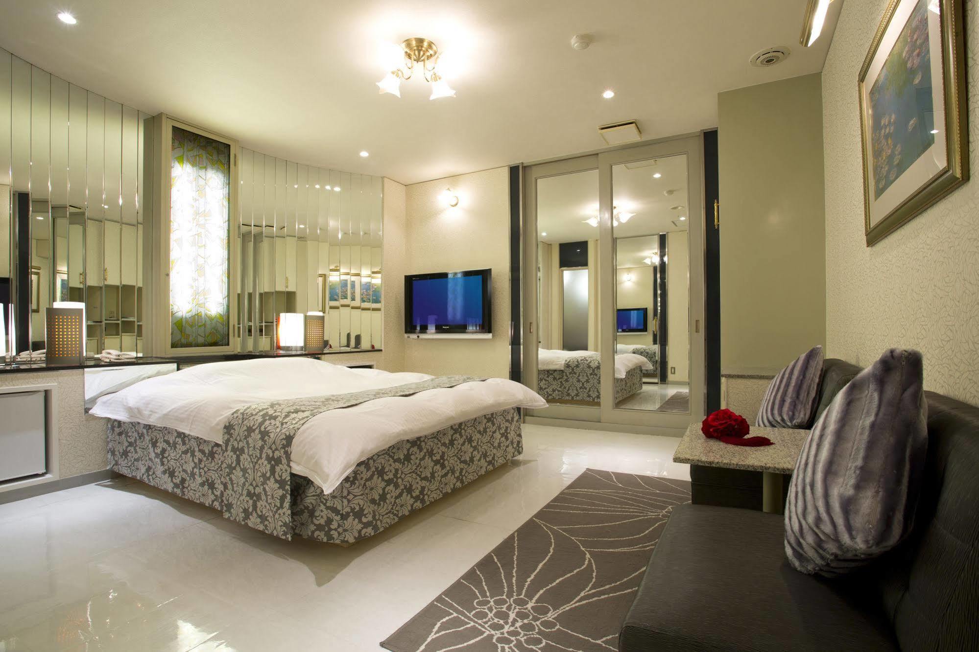 Hotel Casablanca (Adults Only) Осака Екстериор снимка