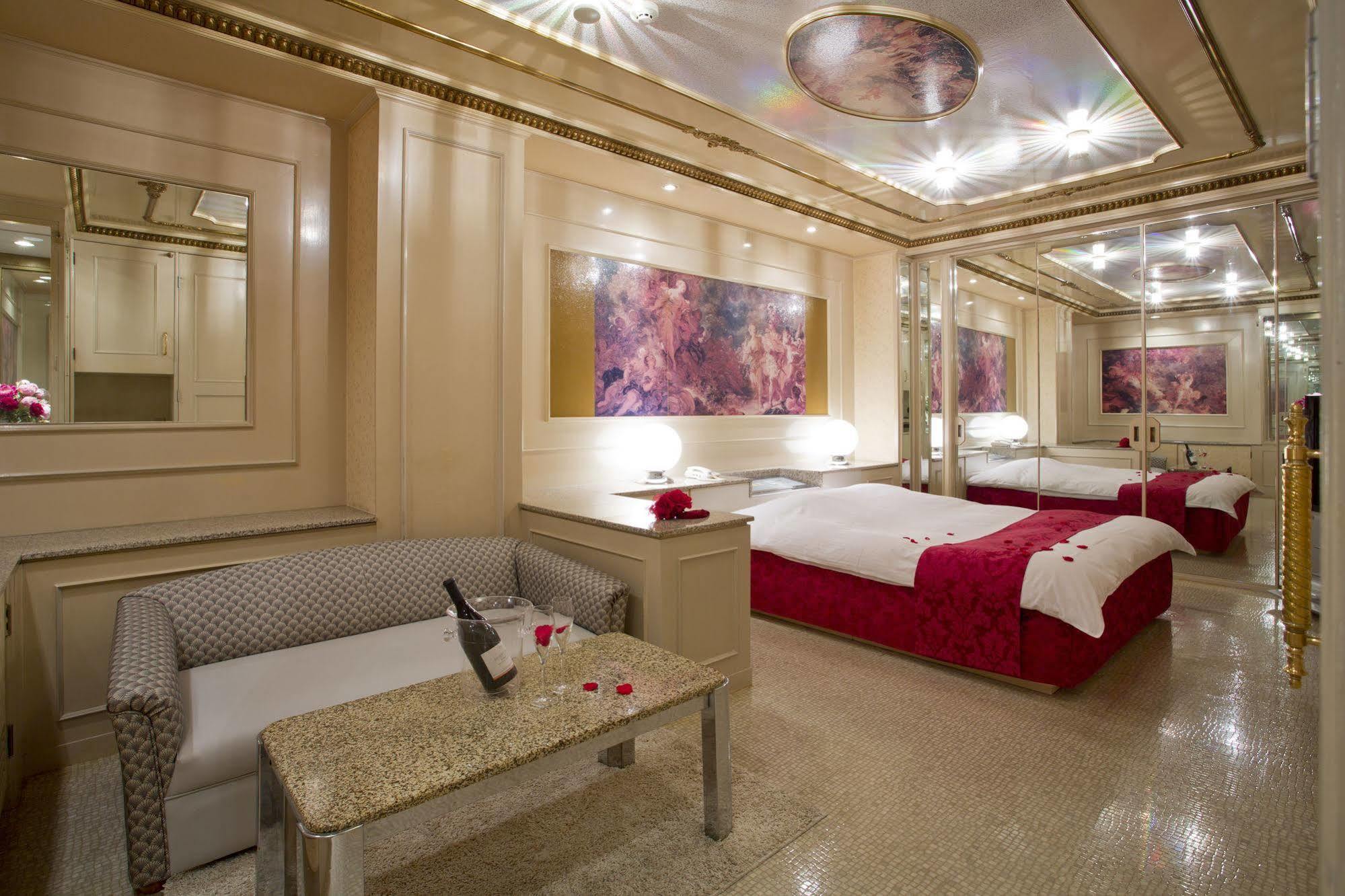 Hotel Casablanca (Adults Only) Осака Екстериор снимка